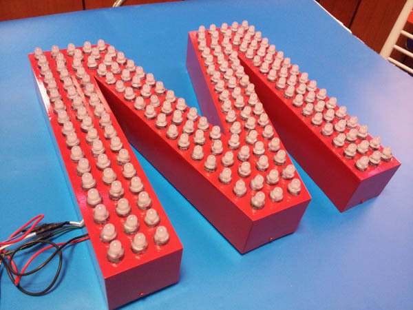 外露沖孔七彩發光字